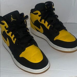 Nik Air Jordan 1 Mid size 6 youth